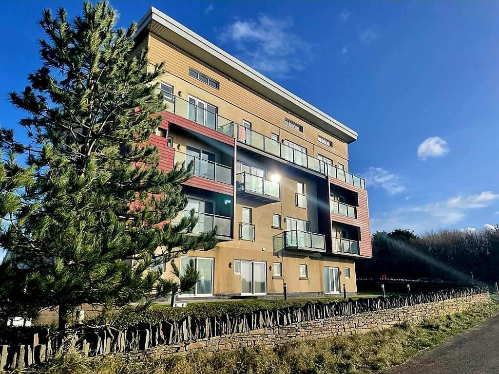 Coastal Apartment With Beach On Your Doorstep! Llanelli Exterior foto